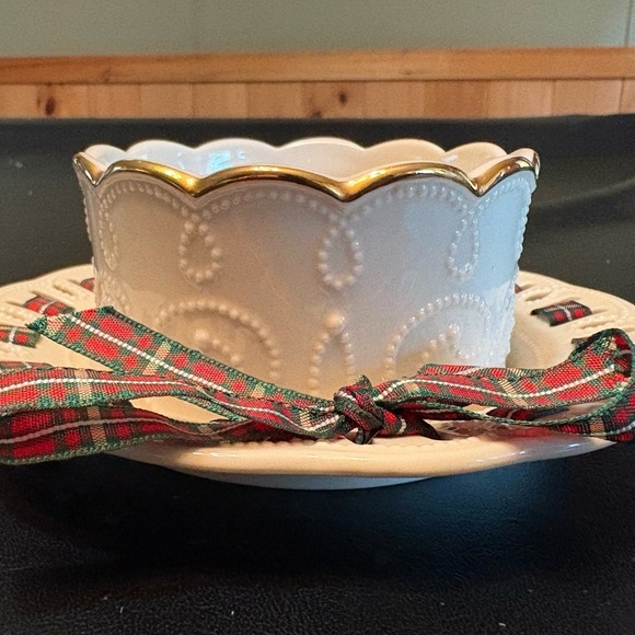 Lenox Cream and Gold Candle Holder with Plaid Accent - Picture 6 of 9